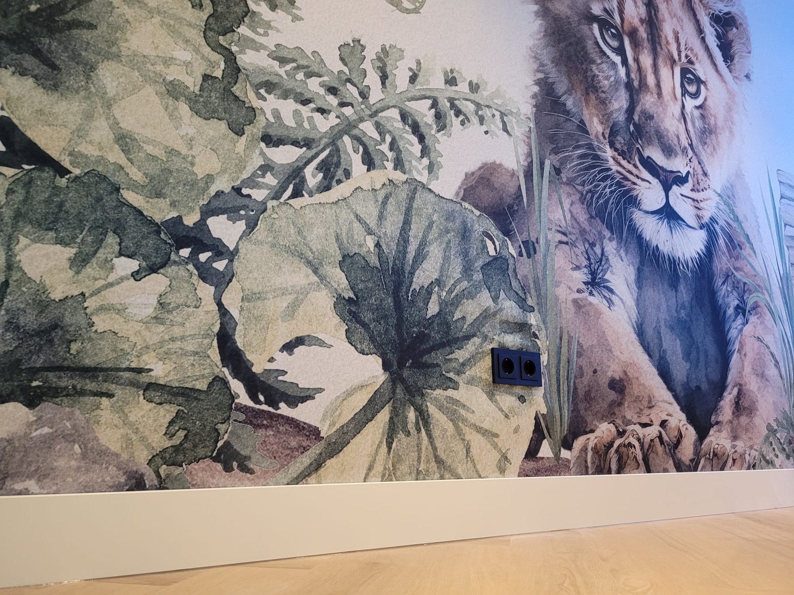 Accentwand met hoge plint