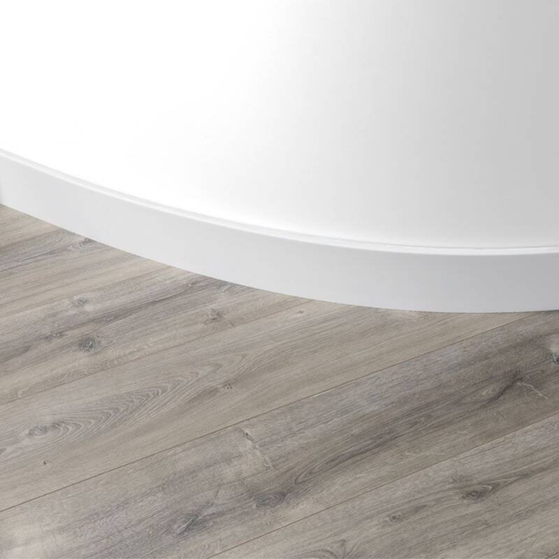 Flexibele plint langs een ronde muur